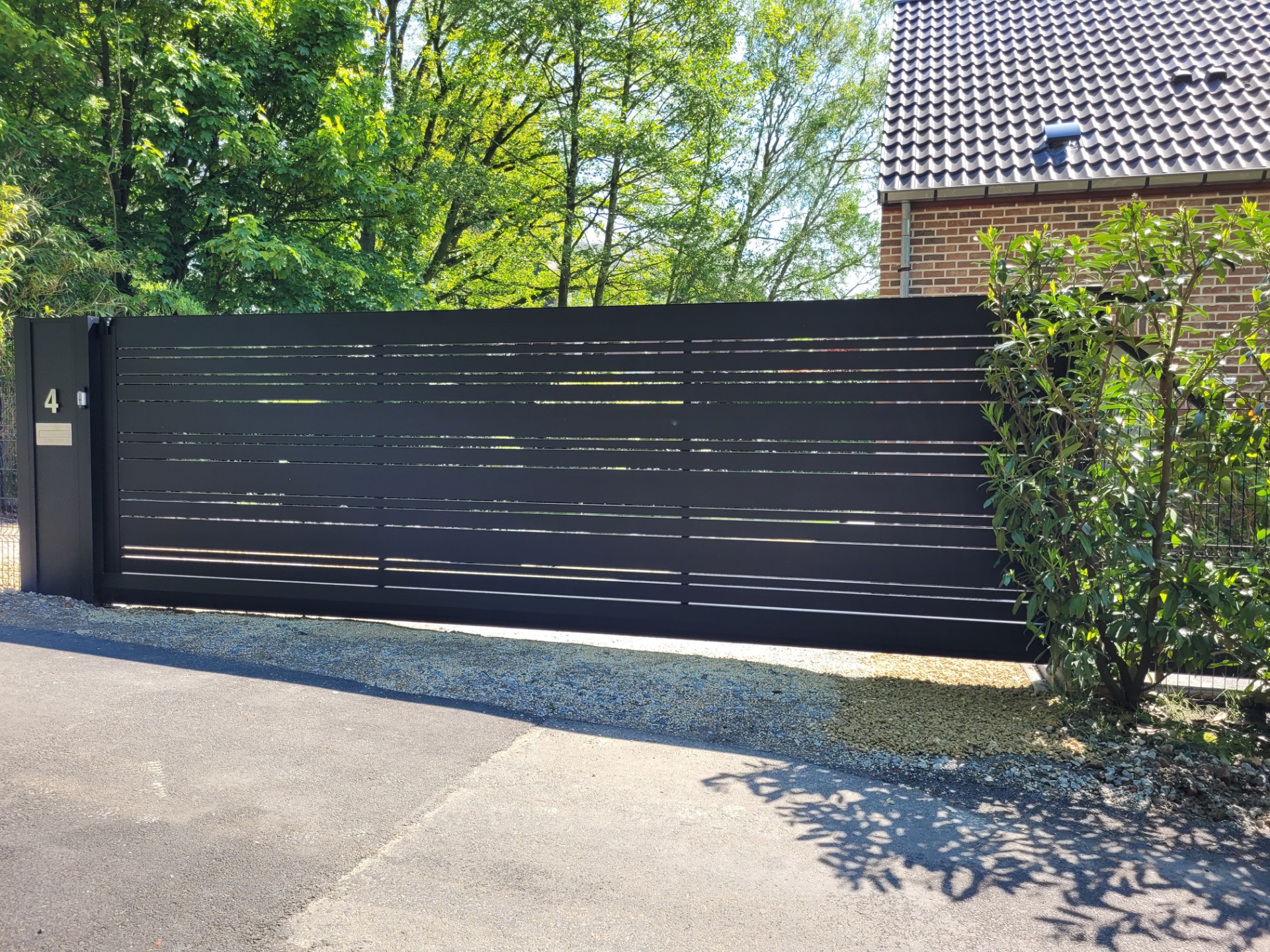 Portail autoportant en aluminium mix, 200,100 et 50mm