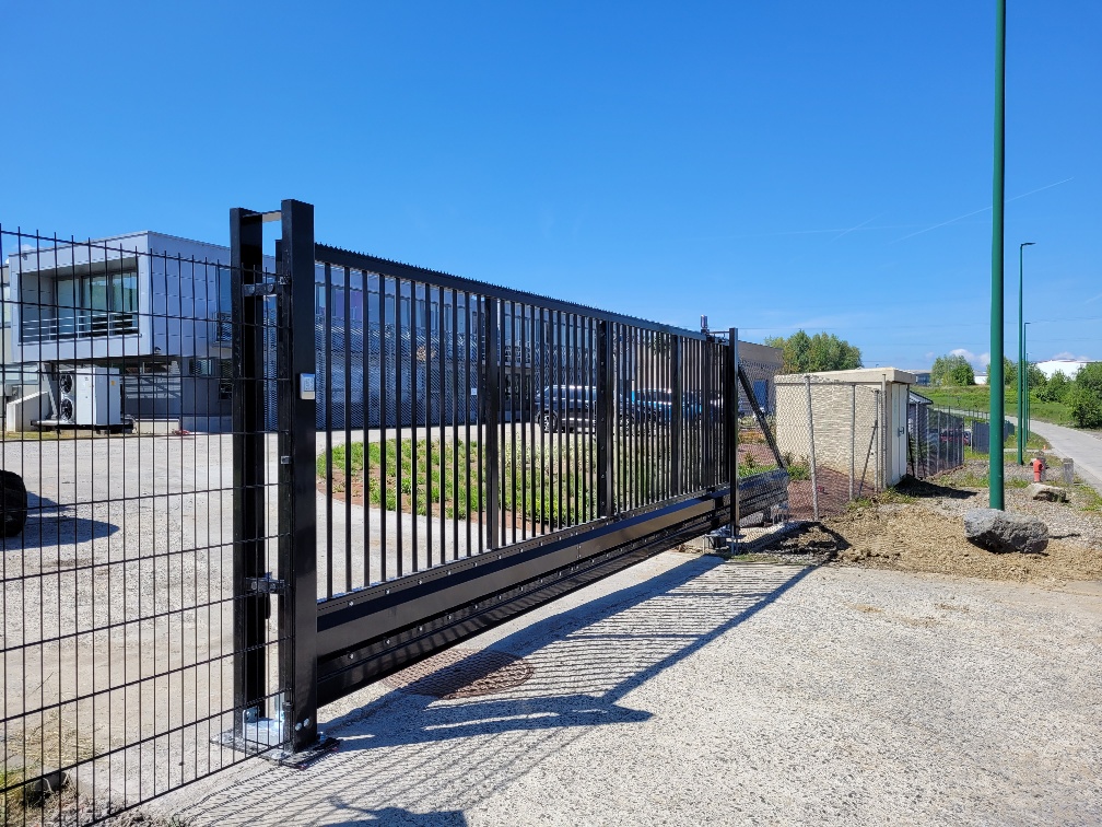 Portail industriel renforcé motorisé autoportant