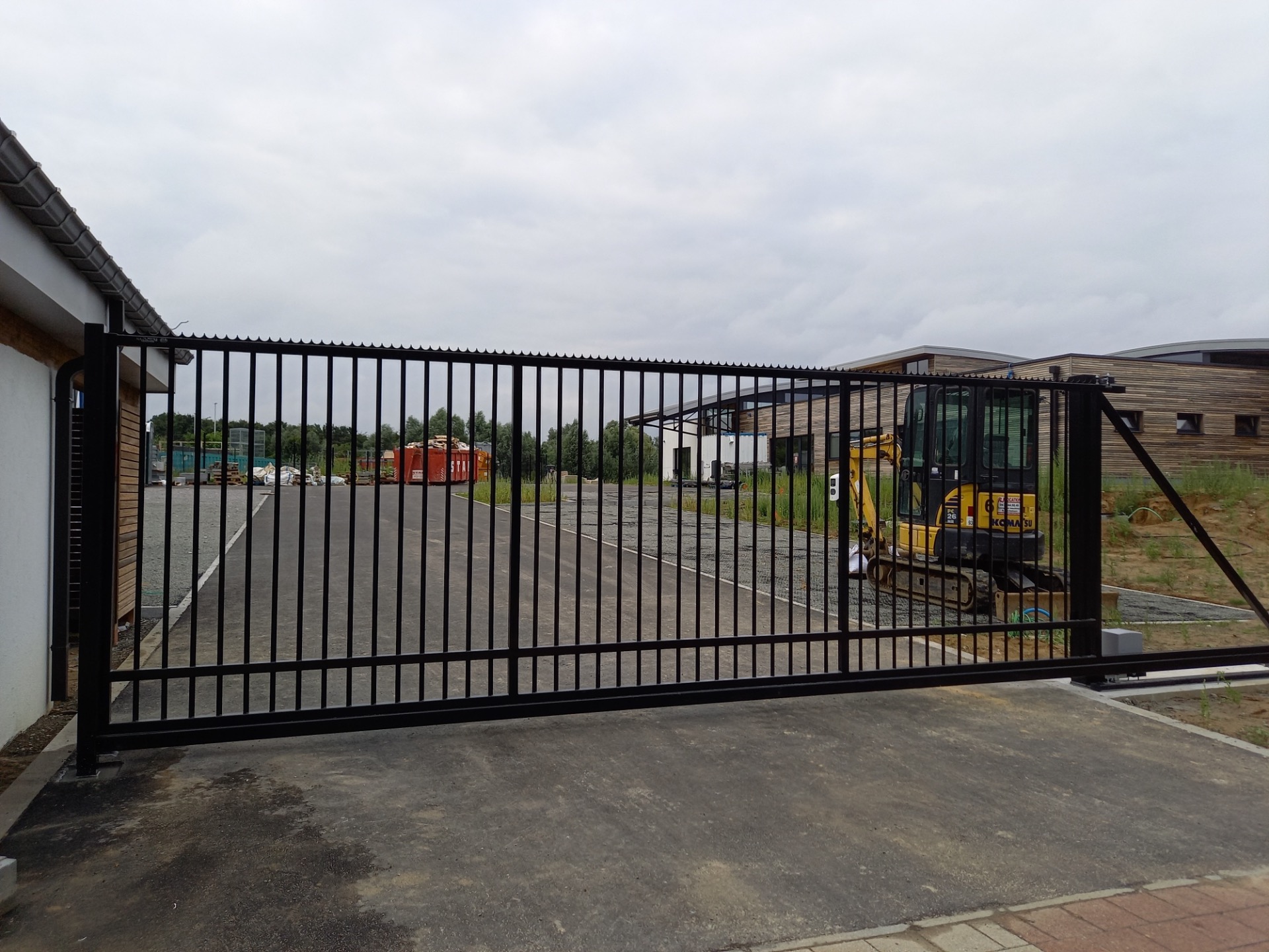 Portail industriel classique motorisé